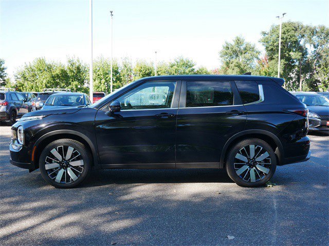 2025 Mitsubishi Outlander SE photo 4