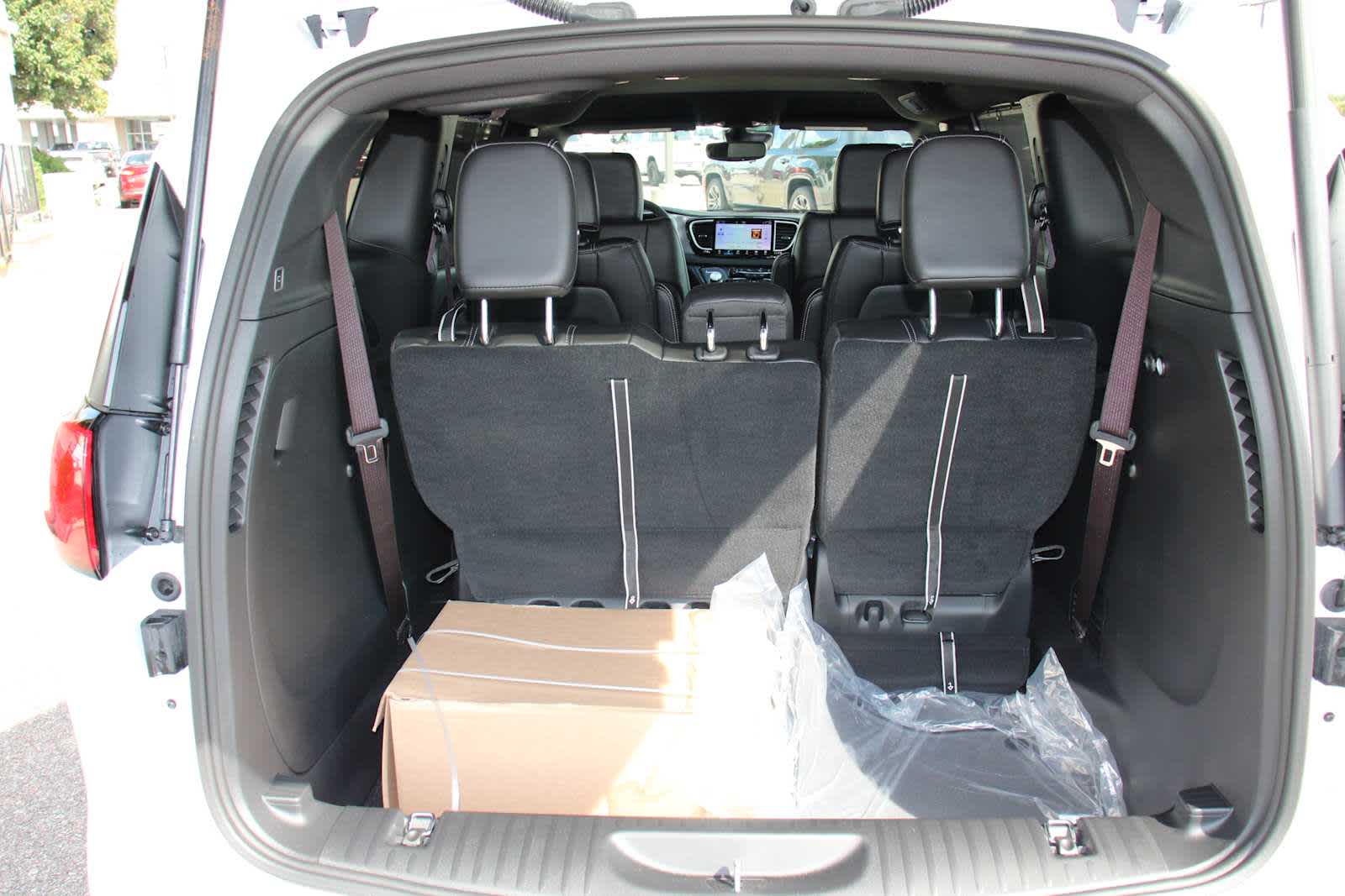 2025 Chrysler Voyager LX photo 46