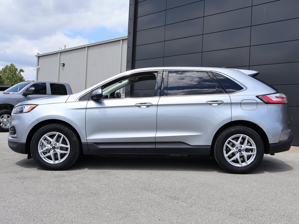 2024 Ford Edge SEL photo 2