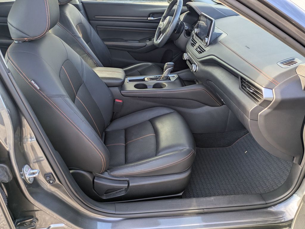 2022 Nissan Altima 2.5 SR photo 27