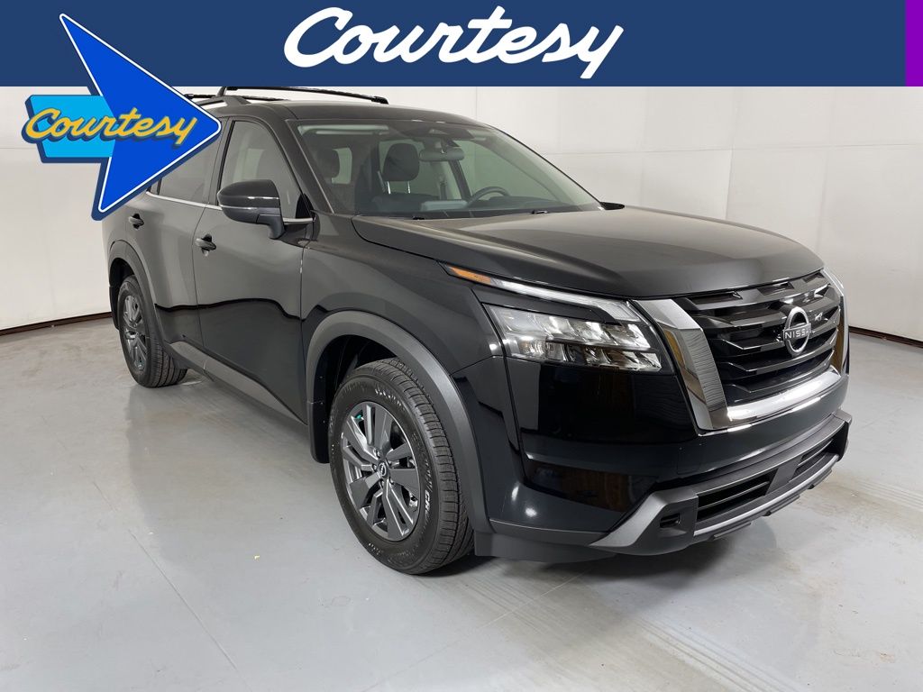 2025 Nissan Pathfinder SV's photo