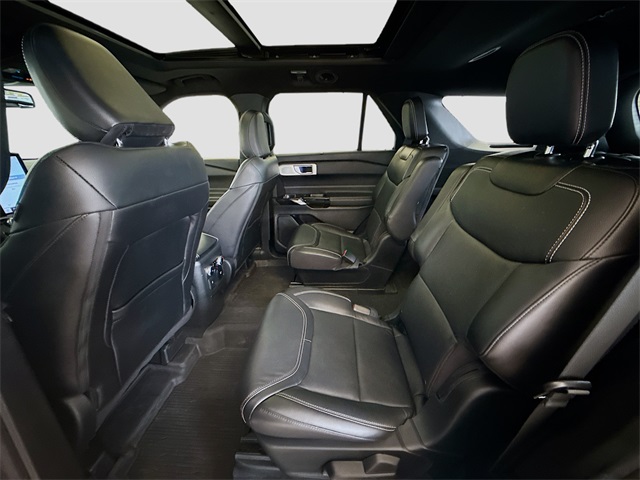 2023 Ford Explorer ST photo 25