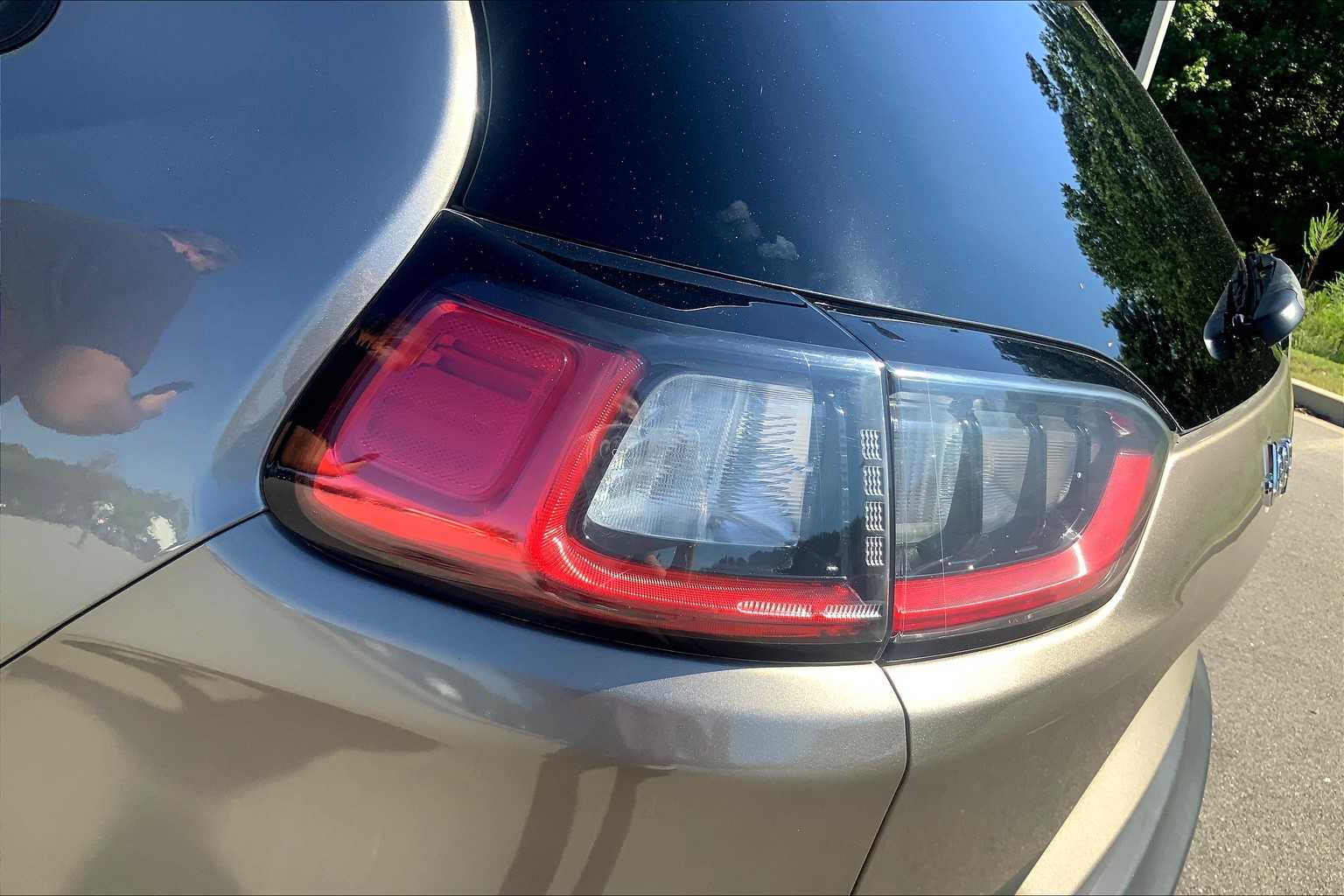 2020 Jeep Cherokee Latitude photo 28