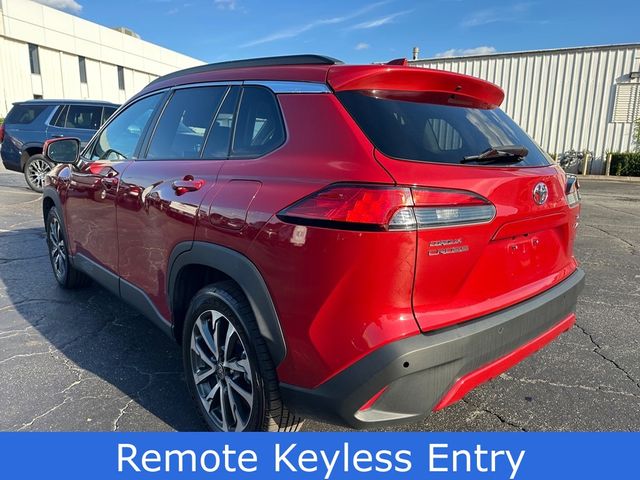 2023 Toyota Corolla Cross XLE photo 3