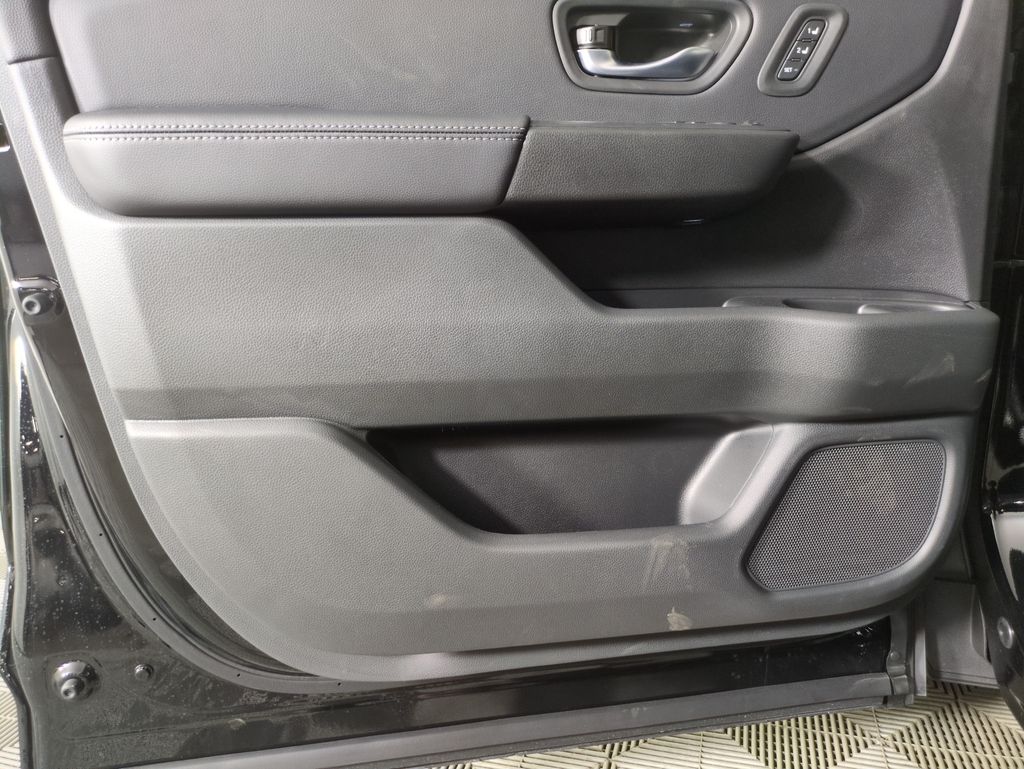 2025 Honda Pilot Touring photo 9