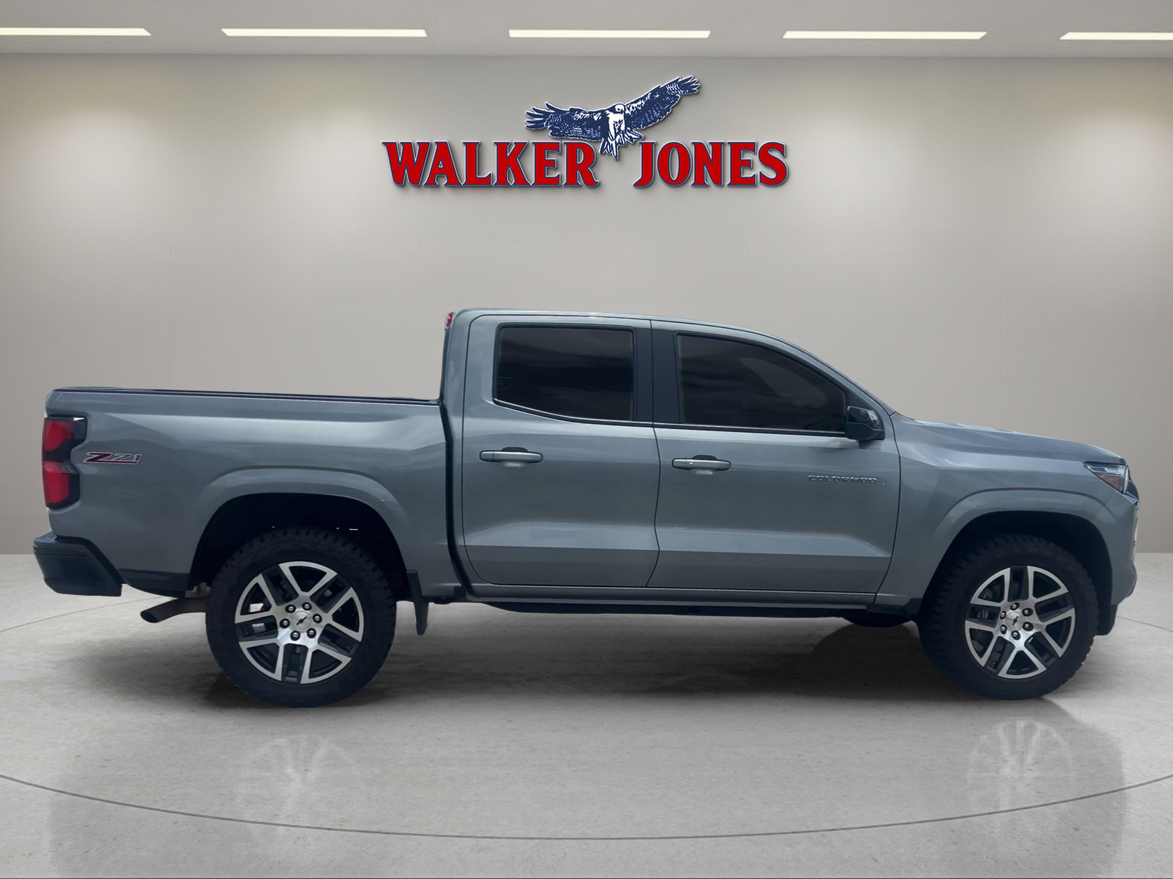 2023 Chevrolet Colorado Z71 photo 2