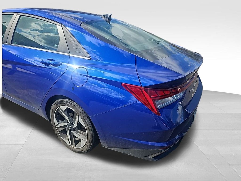 2021 Hyundai Elantra SEL photo 3