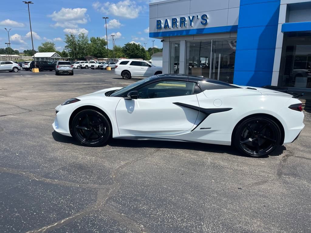 2025 Chevrolet Corvette E-Ray 2LZ photo 2