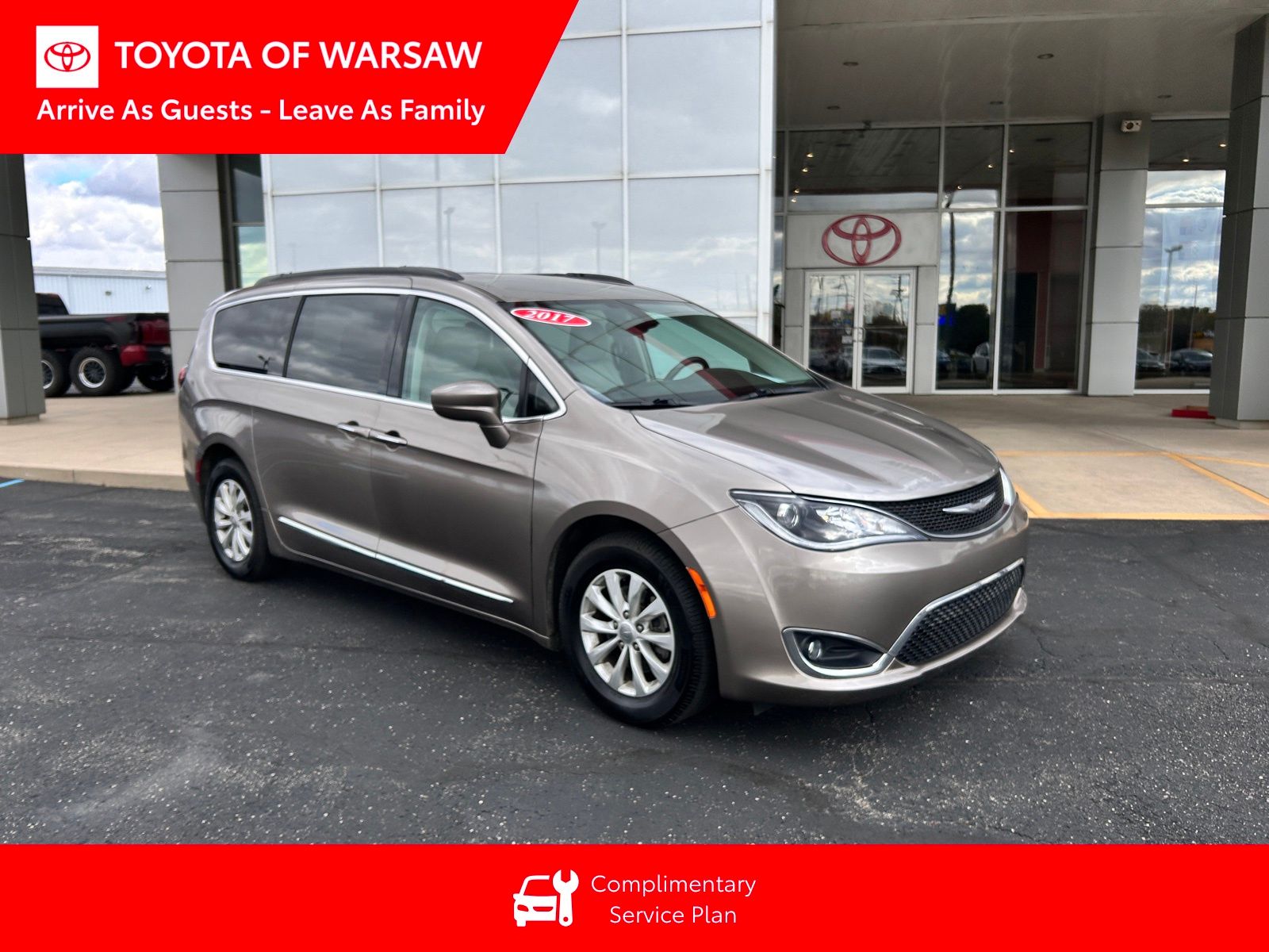 2017 Chrysler Pacifica Touring-L's photo