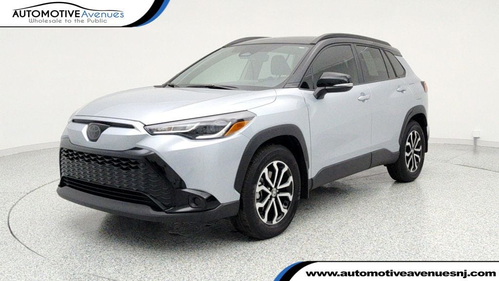 2025 Toyota Corolla Cross SE's photo