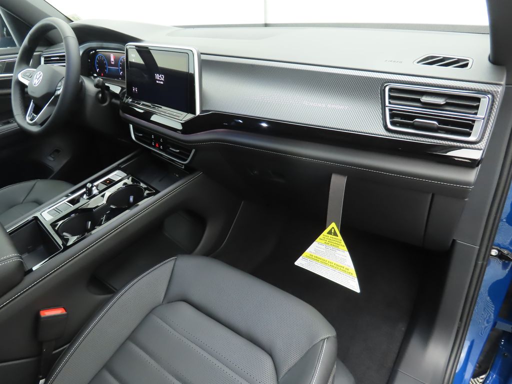 2026 Volkswagen Atlas Cross Sport SEL R-Line photo 17
