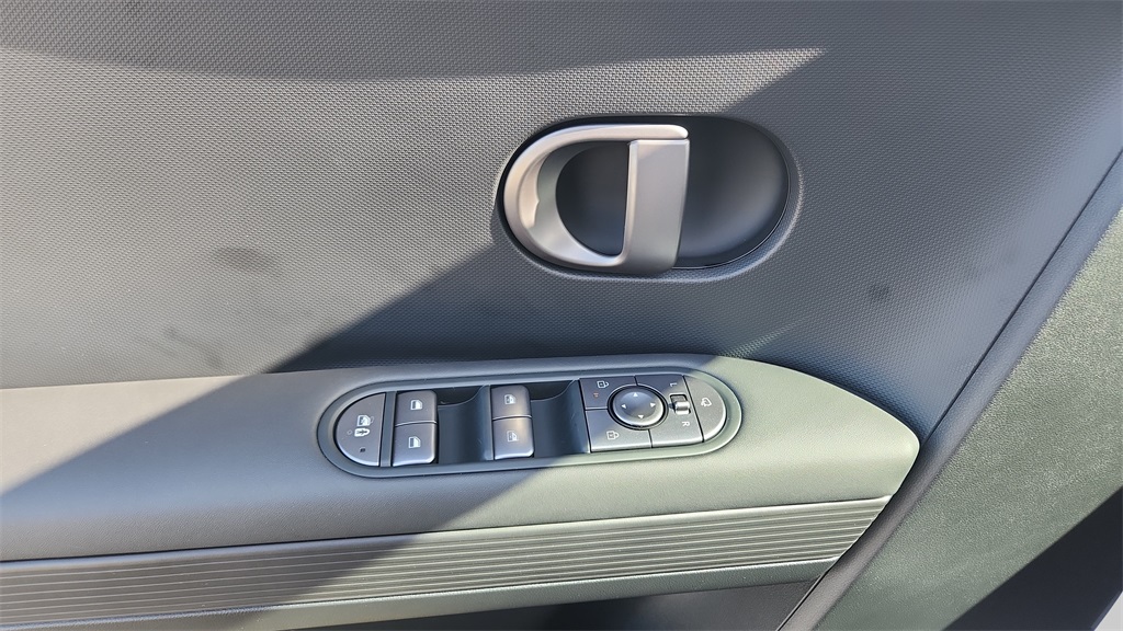 2025 Hyundai Ioniq 5 SE photo 35