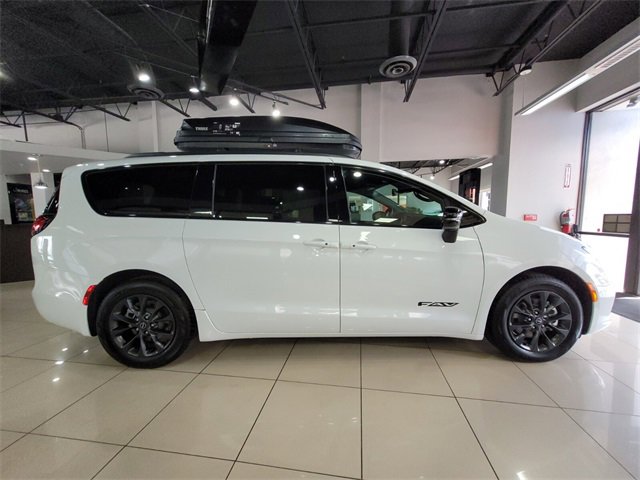 2025 Chrysler Pacifica photo 4