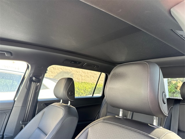2021 Volkswagen Tiguan SE R-Line Black photo 3