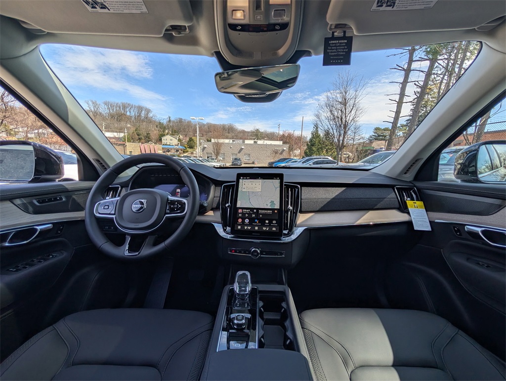 2025 Volvo XC90 T8 Plus photo 13