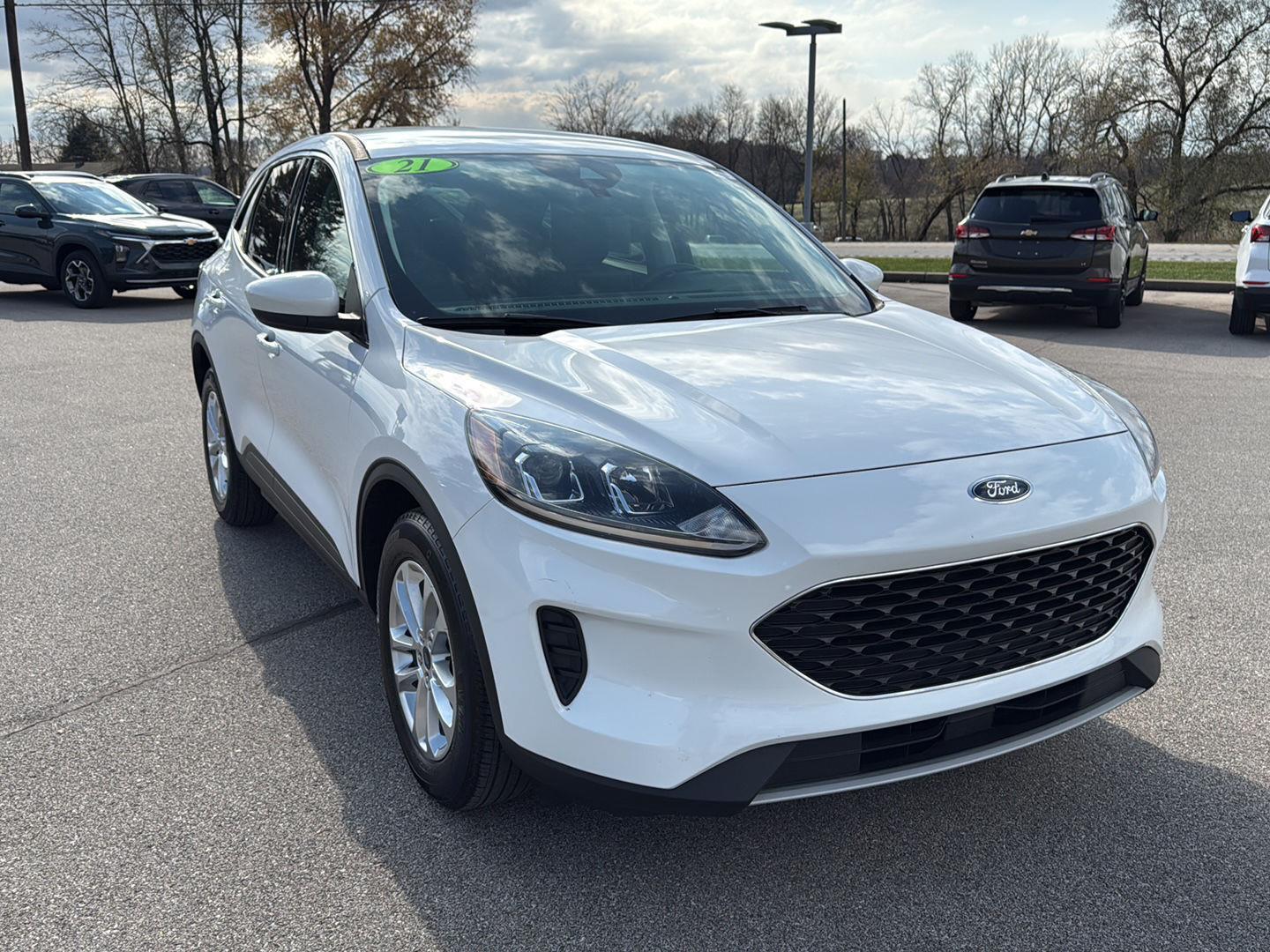 Used 2021 Ford Escape SE with VIN 1FMCU0G64MUA90341 for sale in Salem, IN