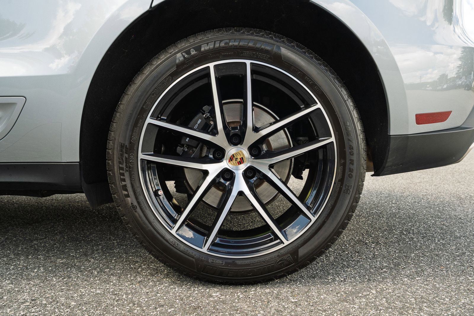 2023 Porsche Macan Base photo 12