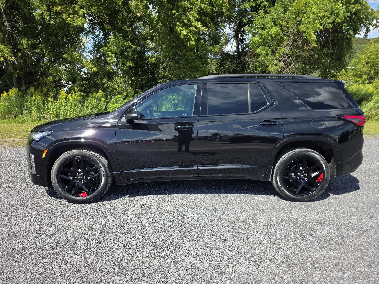 2023 Chevrolet Traverse Premier photo 2