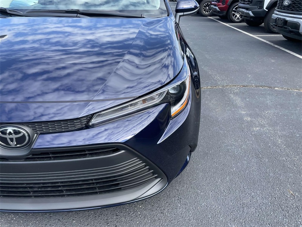 2025 Toyota Corolla LE photo 10