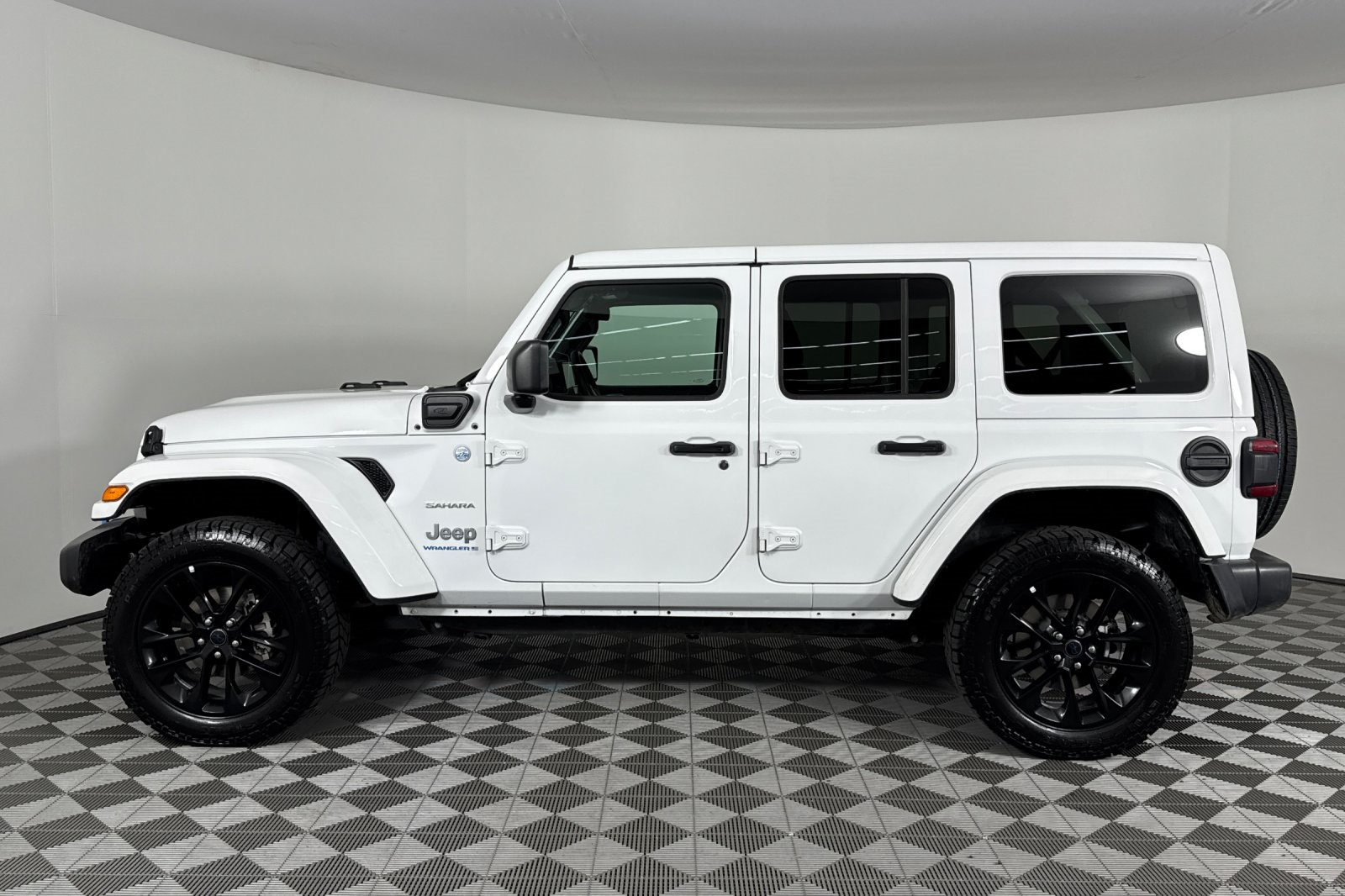 2024 Jeep Wrangler Sahara 4xe photo 7