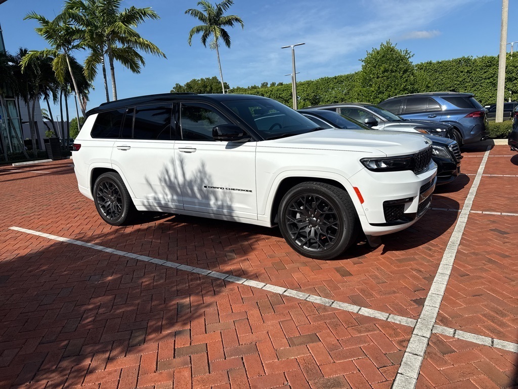 2023 Jeep Grand Cherokee L Summit photo 2