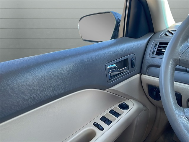 2008 Ford Fusion S photo 31