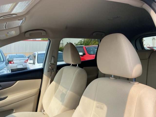 2016 Nissan Rogue SV photo 11