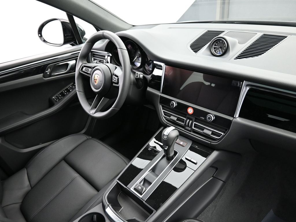 2026 Porsche Macan T photo 20