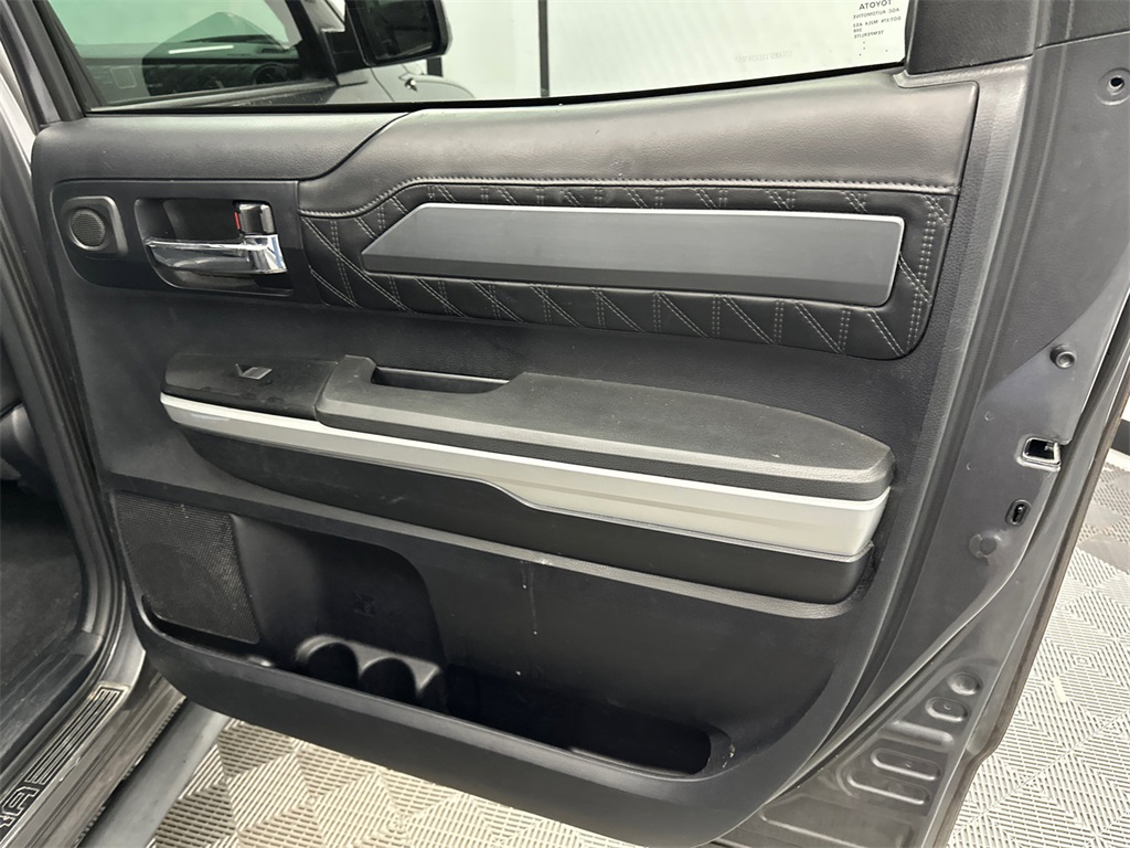 2014 Toyota Tundra Platinum CrewMax photo 18