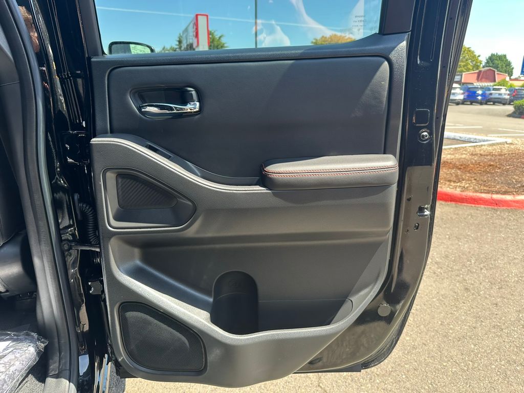 2025 Nissan Frontier PRO-4X photo 25