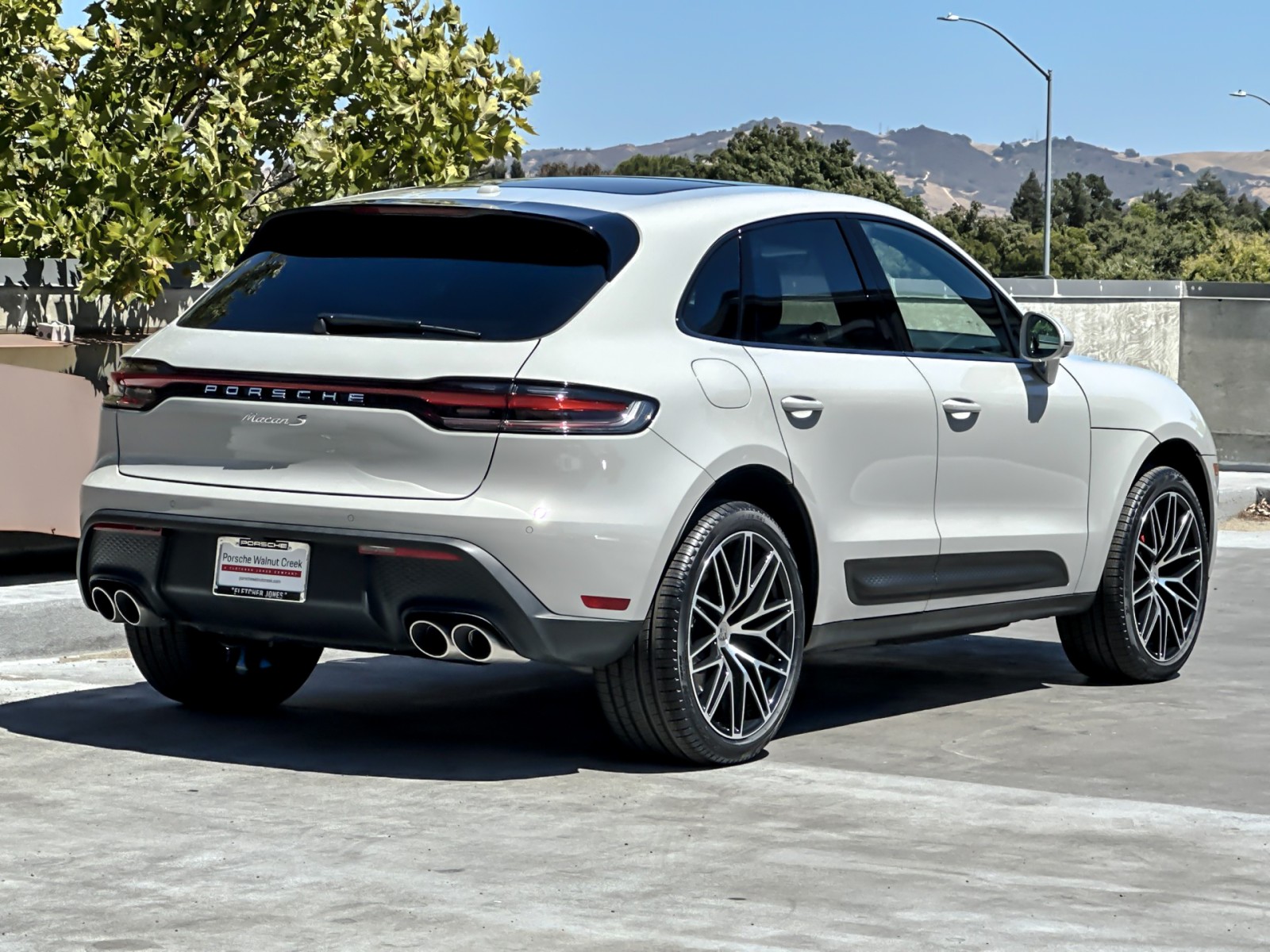 2025 Porsche Macan S photo 6