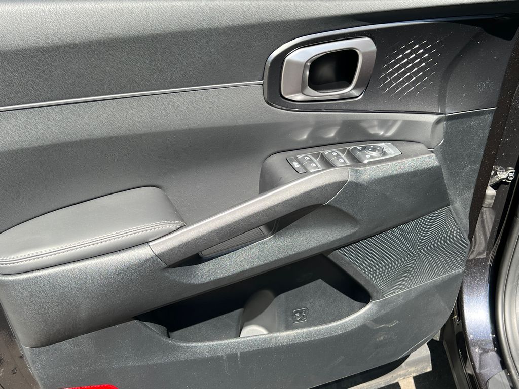 2025 Kia Sorento LX photo 9