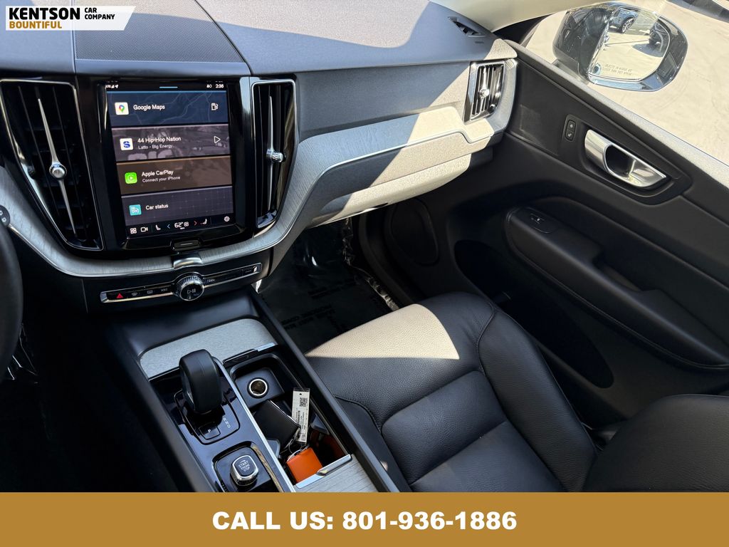 2025 Volvo XC60 B5 Plus photo 23