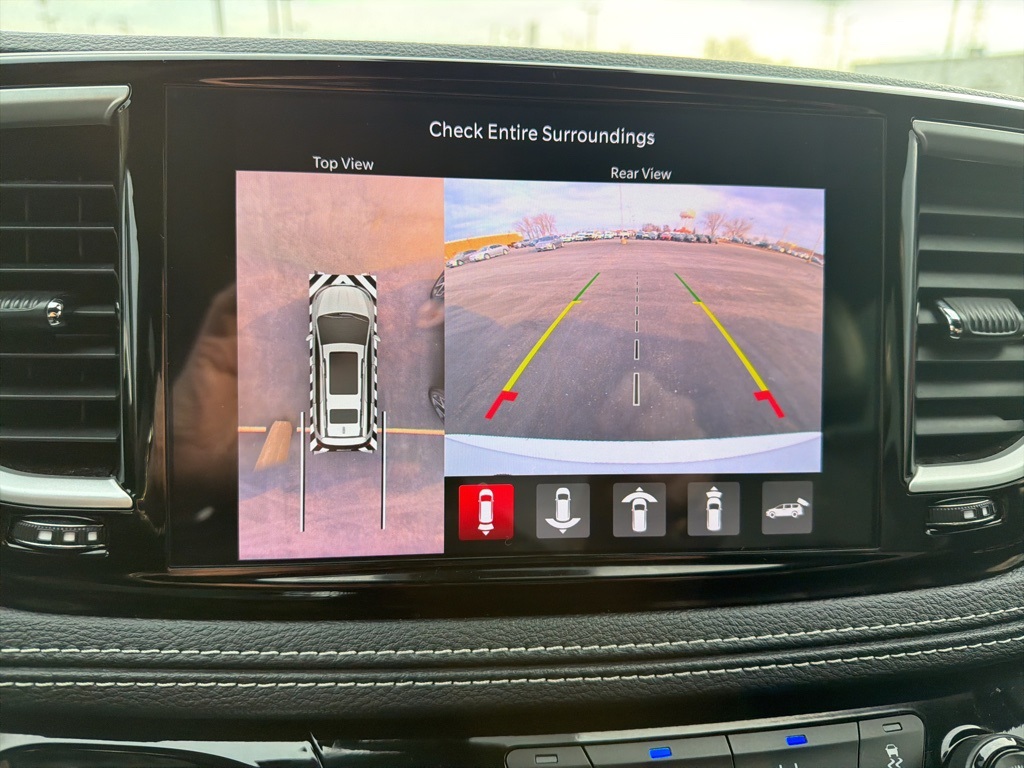 2024 CHRYSLER PACIFICA - Image 9