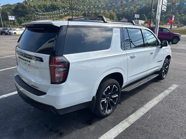2024 Chevrolet Suburban RST photo 3