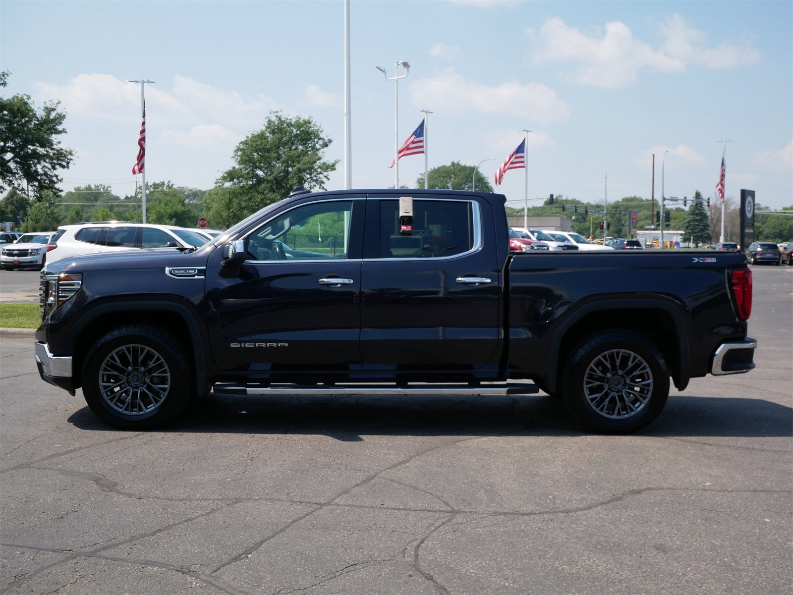 Used 2022 GMC Sierra 1500 SLT with VIN 3GTUUDEDXNG666598 for sale in White Bear Lake, Minnesota
