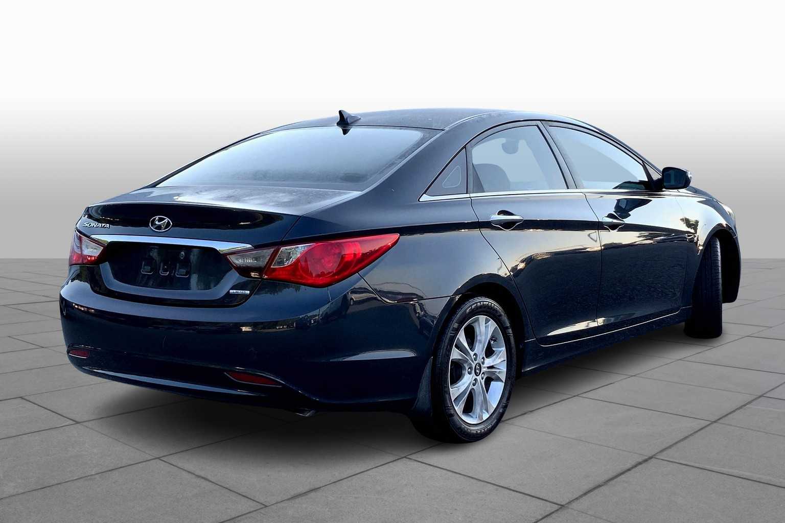 2011 Hyundai Sonata photo 12