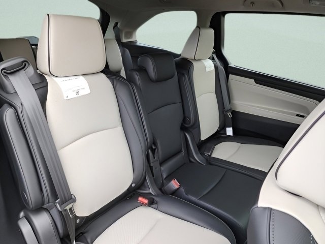 2026 Honda Odyssey Elite photo 12
