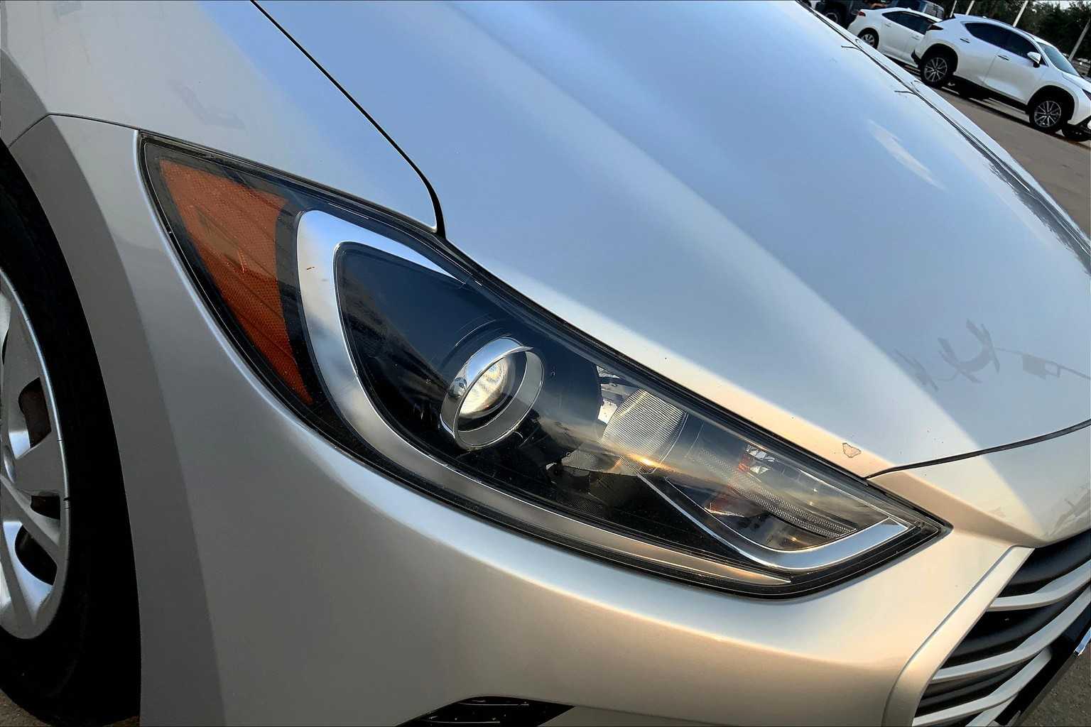 2018 Hyundai Elantra SE photo 23