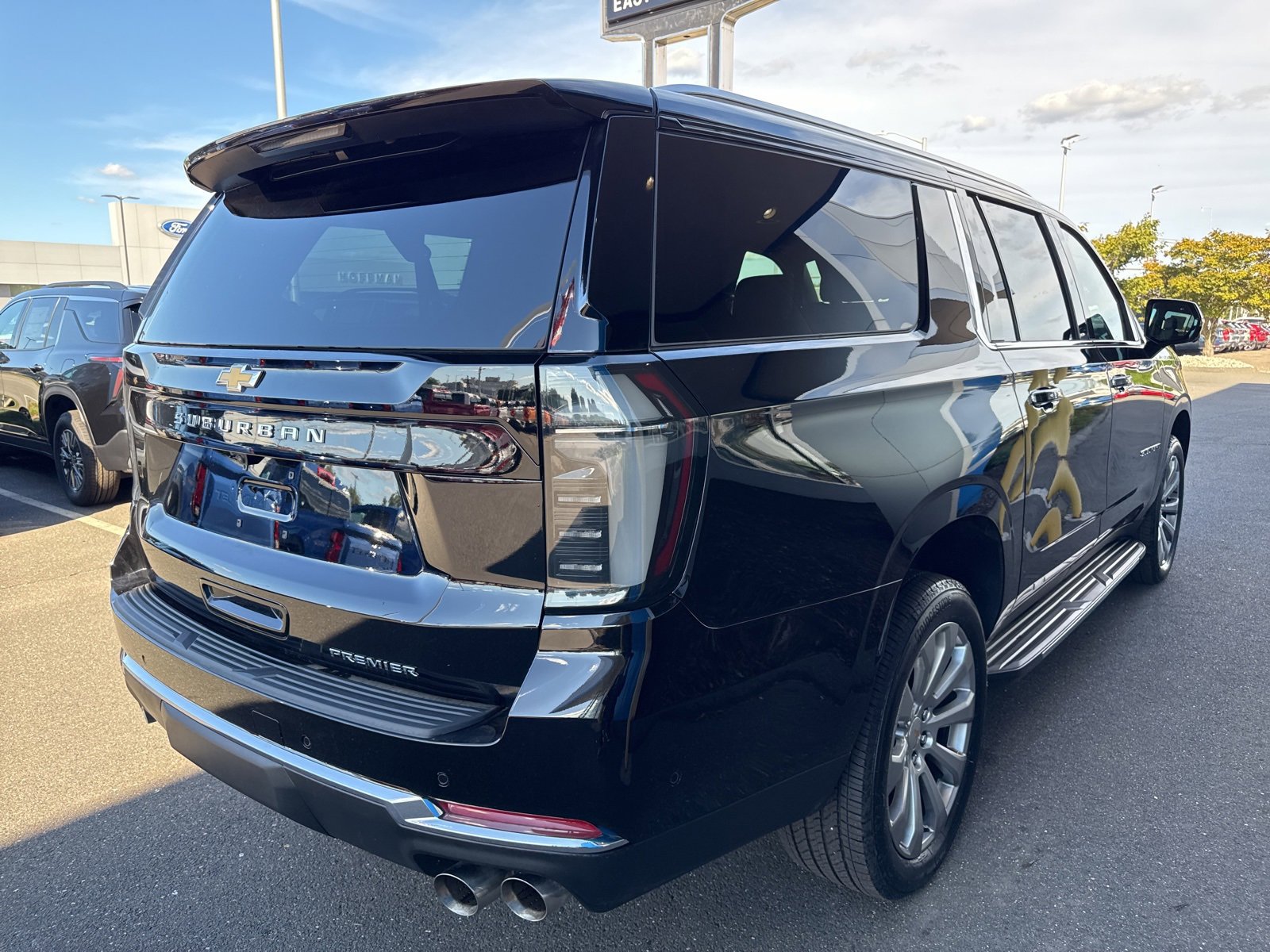 2025 Chevrolet Suburban Premier photo 6