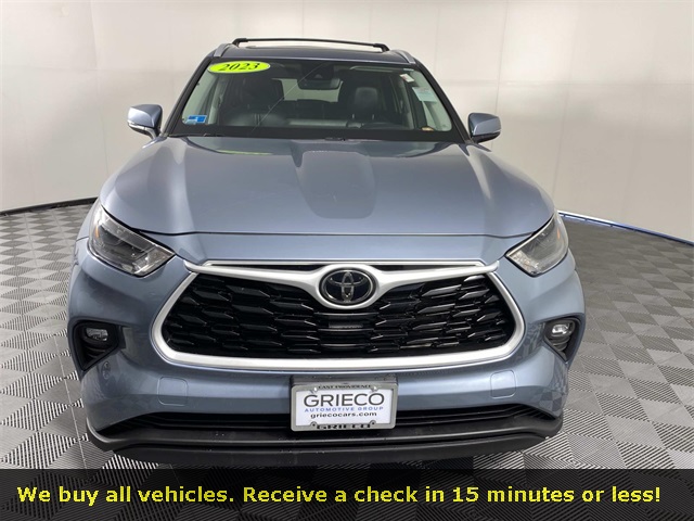 2023 Toyota Highlander XLE photo 2
