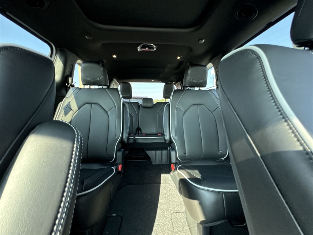 2026 Chrysler Pacifica Limited photo 13