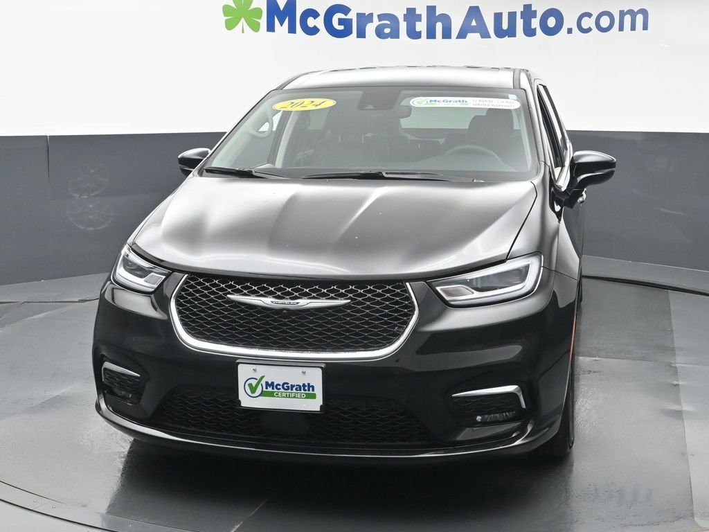 2024 Chrysler Pacifica Touring L photo 4