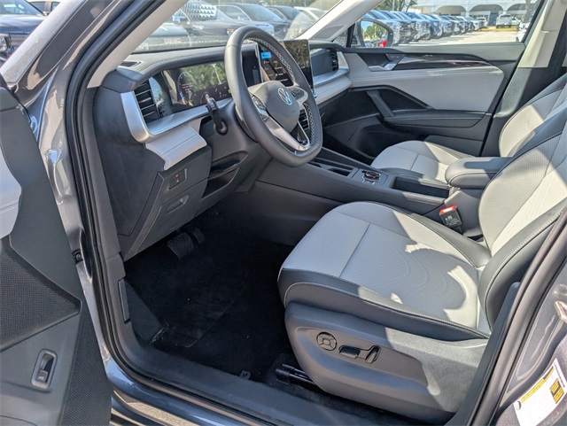 2025 Volkswagen Tiguan SE photo 6