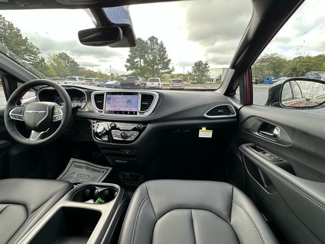 2026 Chrysler Pacifica photo 27