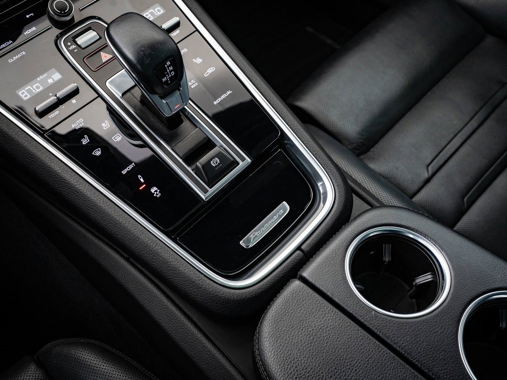 2022 Porsche Panamera 4S Executive photo 33