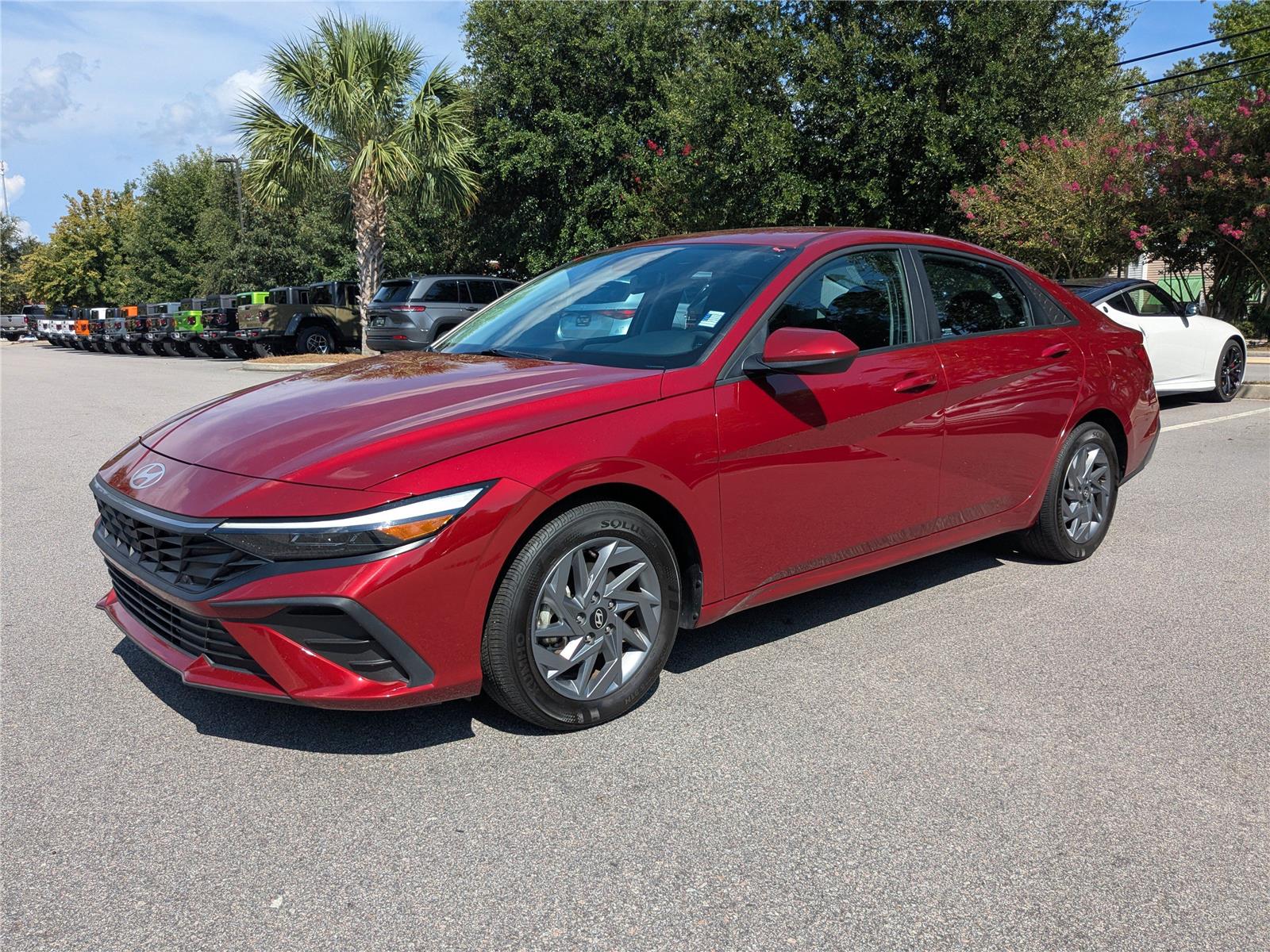 2024 Hyundai Elantra SEL photo 2