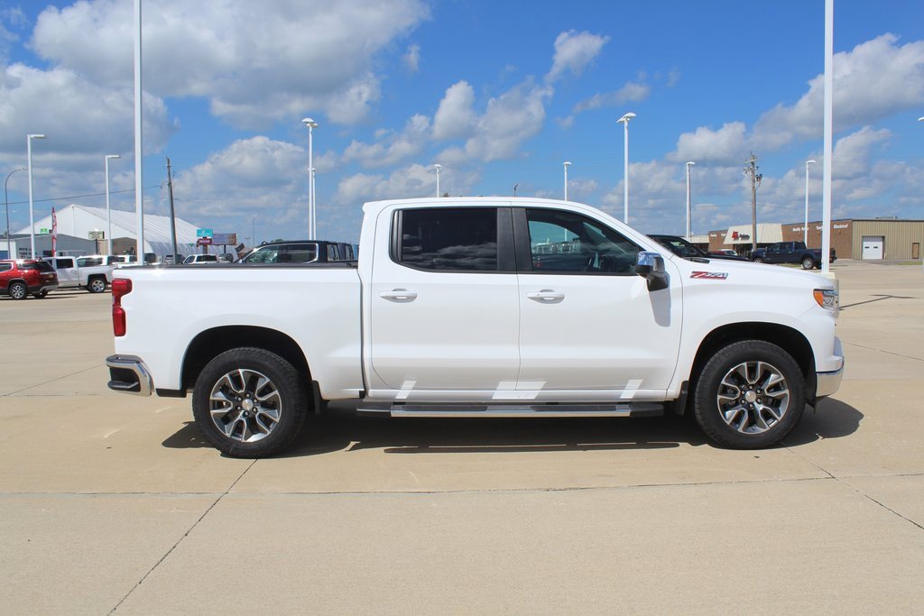 2025 Chevrolet Silverado 1500 LT photo 2