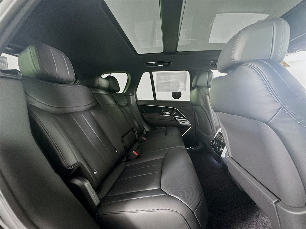 2025 Land Rover Range Rover SE photo 27
