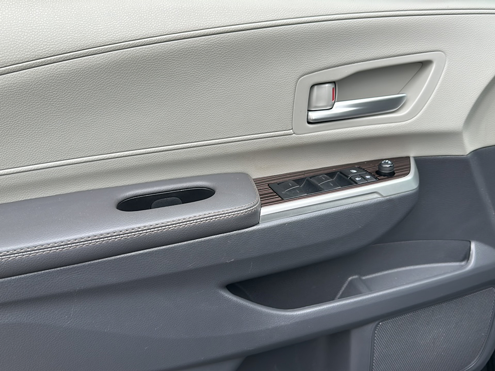 2024 Toyota Sienna XLE photo 8